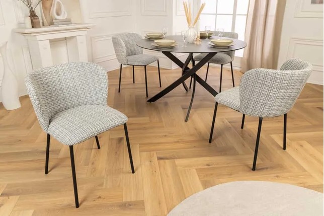 Chaise design LYON – Bouclé bleu à carreaux, pieds en métal noir au style rétro-moderne