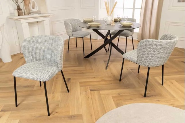 Chaise design LYON – Bouclé bleu à carreaux, pieds en métal noir au style rétro-moderne
