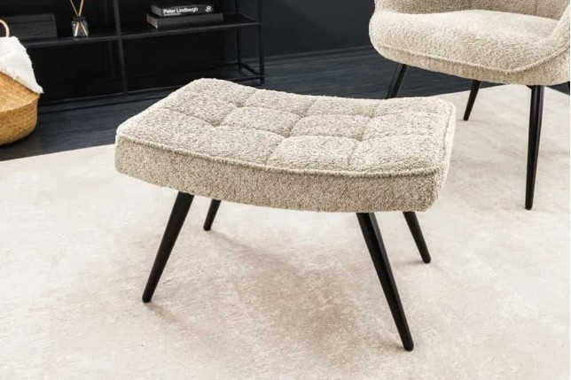 Repose-pieds moderne scandinave – Tissu bouclé champagner greige avec pieds en métal noir