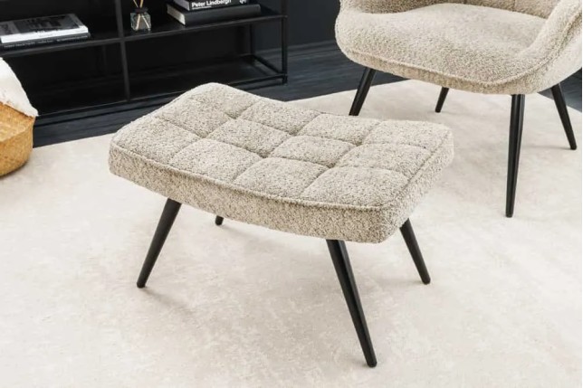 Repose-pieds moderne scandinave – Tissu bouclé champagner greige avec pieds en métal noir