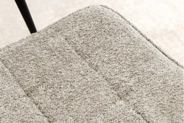 Repose-pieds moderne scandinave – Tissu bouclé champagner greige avec pieds en métal noir