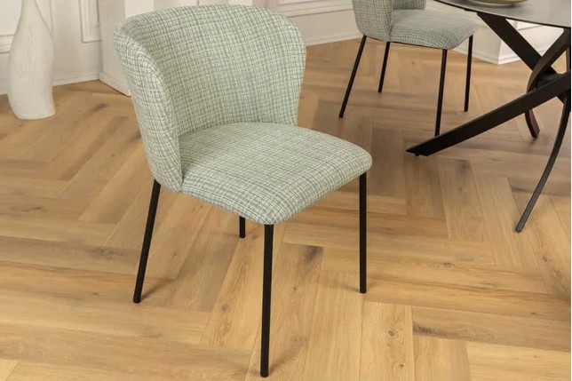 Chaise design LYON – Tissu bouclé à carreaux vert et rose, pieds en métal noir, style rétro revisité
