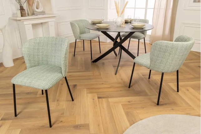 Chaise design LYON – Tissu bouclé à carreaux vert et rose, pieds en métal noir, style rétro revisité