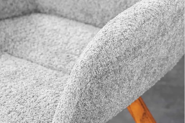 Chaise design BALTIC pivotante – Bouclé gris, pieds en chêne naturel | Élégance scandinave & confort 360°