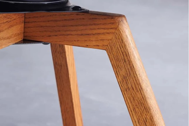 Chaise design BALTIC pivotante – Bouclé gris, pieds en chêne naturel | Élégance scandinave & confort 360°