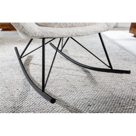 Fauteuil à bascule SCANDINAVIA – Bouclé blanc & métal noir – Design scandinave et confort moderne