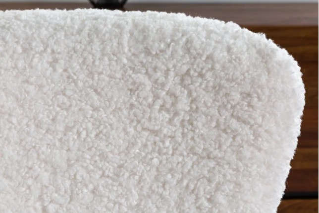 Fauteuil à bascule SCANDINAVIA – Bouclé blanc & métal noir – Design scandinave et confort moderne