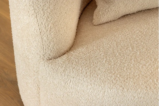 Canapé 3 places ATELIER – 230 cm – Tissu bouclé beige, coussins inclus, design moderne