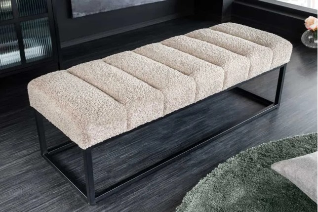 Banc design PETIT BEAUTÉ – 110 cm – Tissu bouclé champagner greige & pieds métal noir