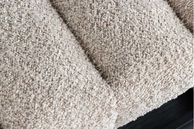 Banc design PETIT BEAUTÉ – 110 cm – Tissu bouclé champagner greige & pieds métal noir