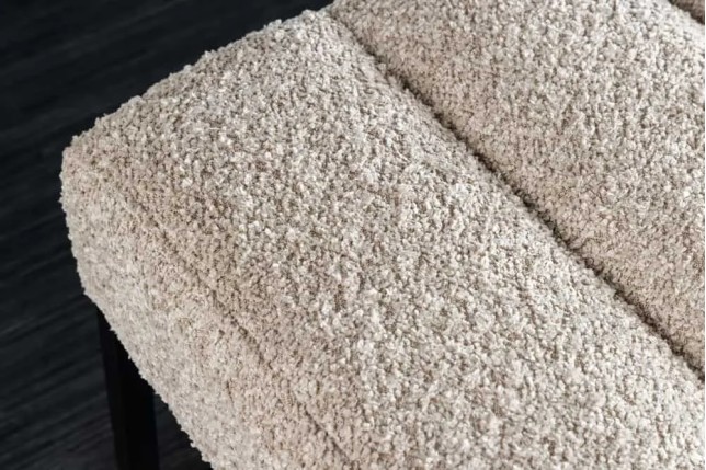 Banc design PETIT BEAUTÉ – 110 cm – Tissu bouclé champagner greige & pieds métal noir