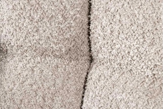 Fauteuil pivotant PAPILLON en tissu bouclé greige – Siège design avec accoudoirs, rotation 180° et piétement métal noir