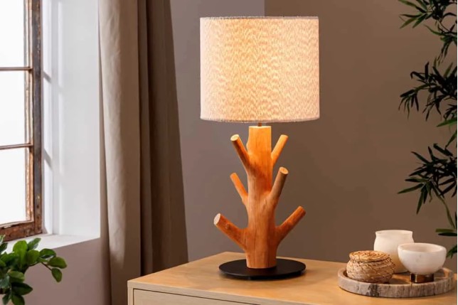 Lampe de table JEWELRY 60 cm en bois massif naturel – Abat-jour blanc & pied en métal noir