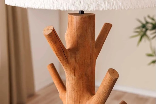 Lampe de table JEWELRY 60 cm en bois massif naturel – Abat-jour blanc & pied en métal noir