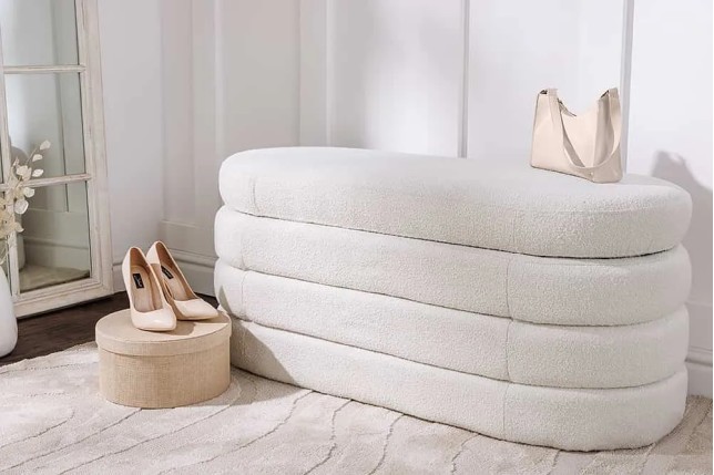 Banc de rangement VOGUE 115 cm en tissu bouclé blanc crème – Assise confortable et design avec coffre intégré