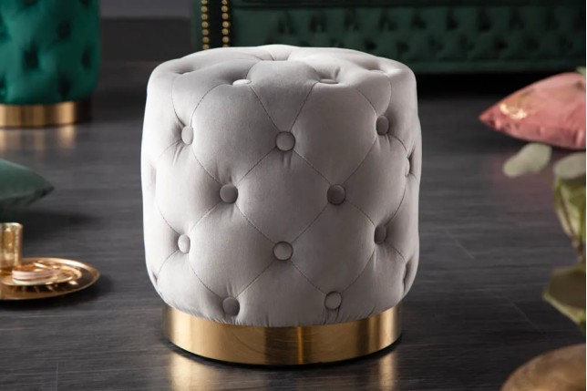 Pouf design baroque moderne – Velours gris clair & base dorée – 37 cm