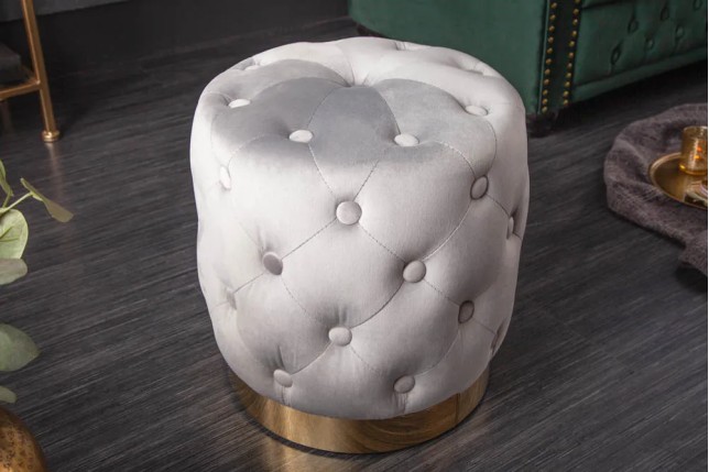 Pouf design baroque moderne – Velours gris clair & base dorée – 37 cm