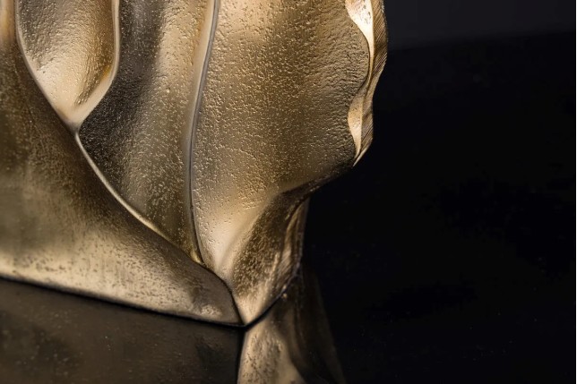Vase décoratif LIQUID 30 cm – Finition dorée martelée, en métal aluminium, fait main