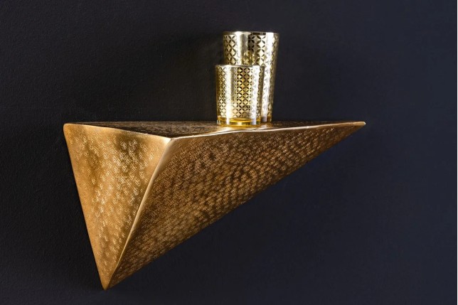 Étagère murale PYRAMID 40 cm – Design pyramidal doré antique en métal, finition martelée à la main