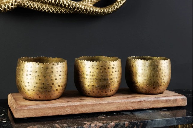 Set de décoration ORIENT – 3 coupelles dorées avec plateau en bois massif de manguier, design martelé fait main