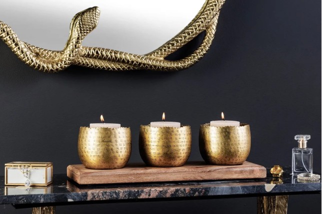 Set de décoration ORIENT – 3 coupelles dorées avec plateau en bois massif de manguier, design martelé fait main