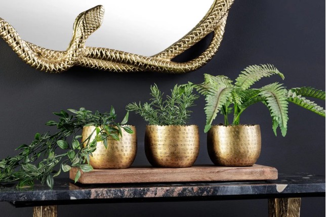 Set de décoration ORIENT – 3 coupelles dorées avec plateau en bois massif de manguier, design martelé fait main