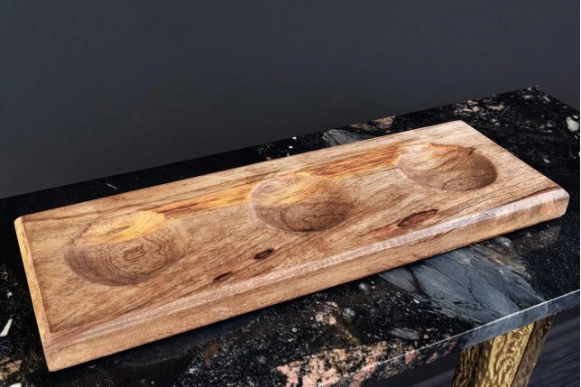 Set de décoration ORIENT – 3 coupelles dorées avec plateau en bois massif de manguier, design martelé fait main