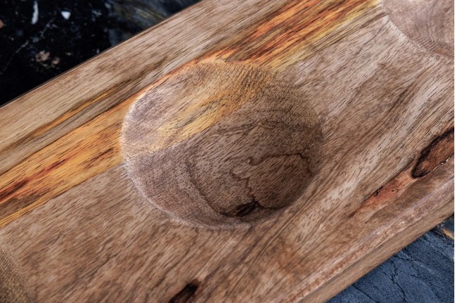 Set de décoration ORIENT – 3 coupelles dorées avec plateau en bois massif de manguier, design martelé fait main