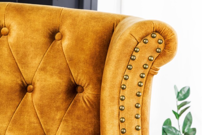 Fauteuil Wing Chesterfield velours moutarde vintage