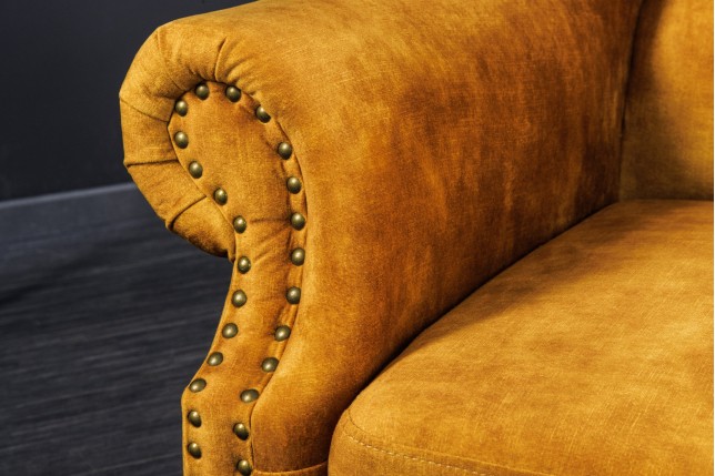 Fauteuil Wing Chesterfield velours moutarde vintage