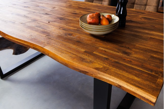 Table à manger GENESIS 160cm acacia massif brun