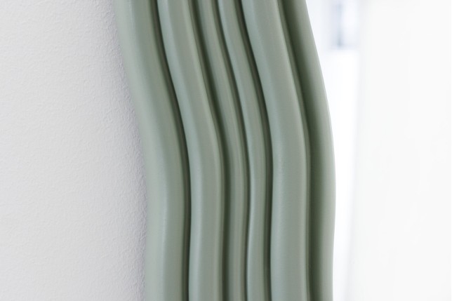 Miroir mural ALICE II 100cm vert sauge - Design ondulé