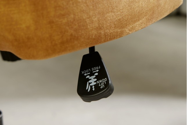 Chaise de bureau PARIS velours moutarde capitonnée
