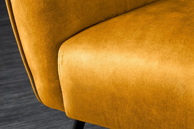 Fauteuil AMSTERDAM velours moutarde pieds métal noir