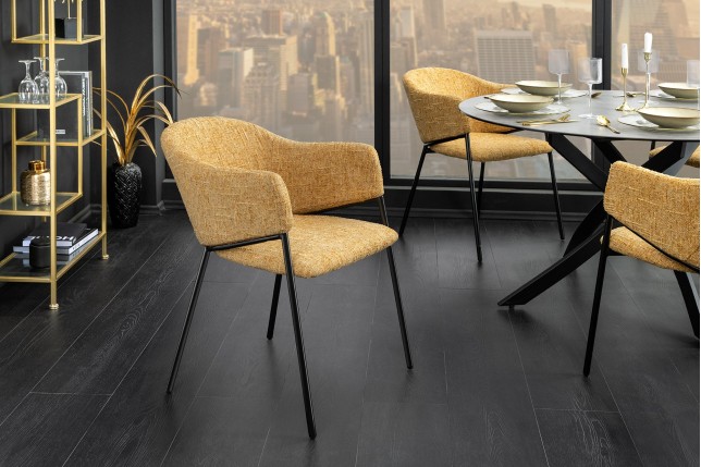 Chaise NOBLESSE accoudoirs jaune moutarde pieds noirs