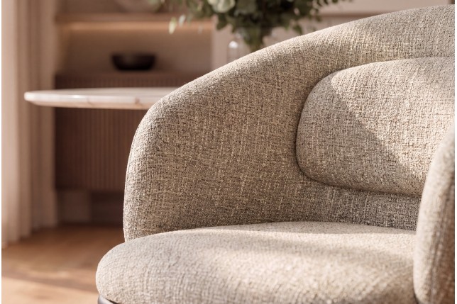 Chaise FLORENZ accoudoirs tissu beige brun, pieds métal noir