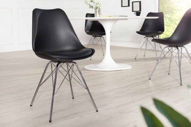 Ensemble de 4 chaises style scandinaves en simili cuir noir et piétement métallique