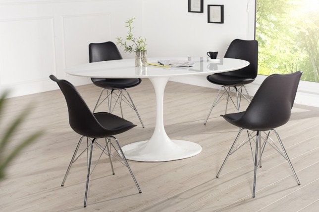 Ensemble de 4 chaises style scandinaves en simili cuir noir et piétement métallique