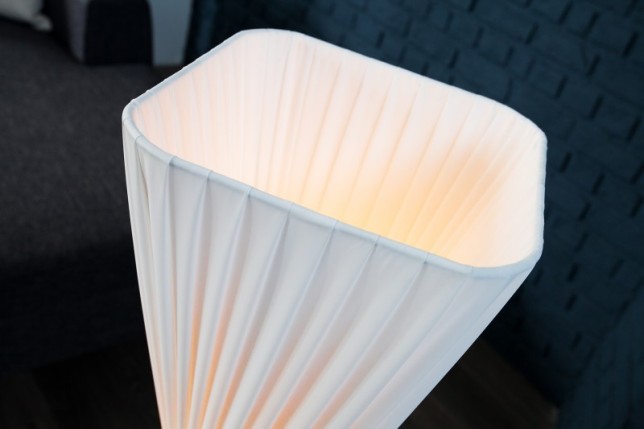 Lampadaire ovale 120 cm en tissu de latex plissé coloris blanc