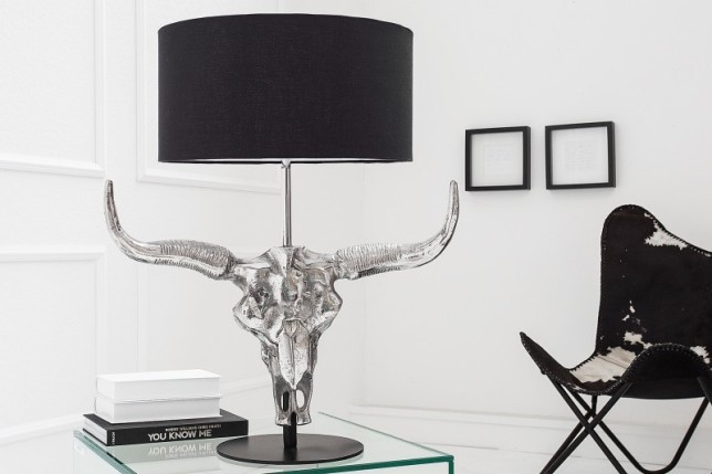 Lampe à poser design crâne de taureau coloris argenté et noir