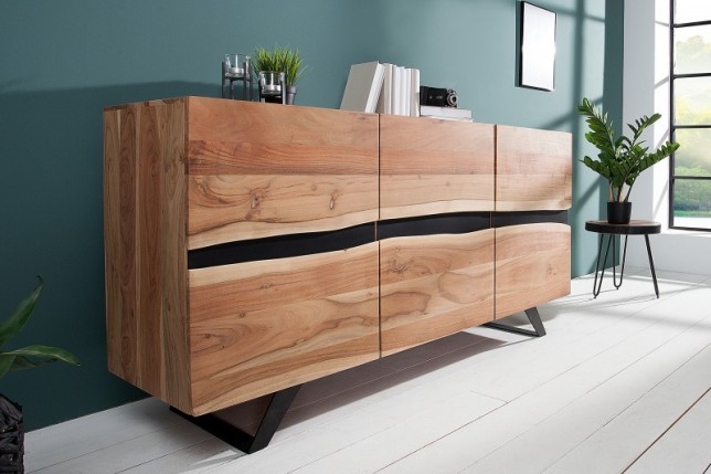 Bahut moderne de couleur naturel et noir en bois massif et en métal