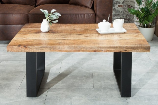 Table basse design industriel en bois massif et métal coloris naturel et noir