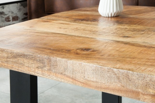 Table basse design industriel en bois massif et métal coloris naturel et noir