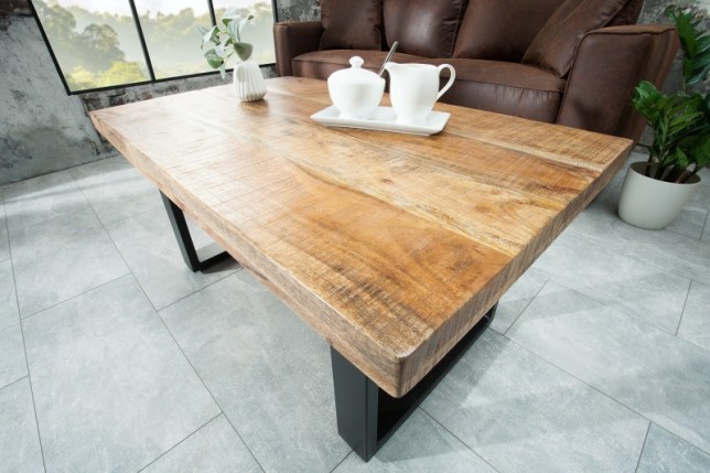 Table basse design industriel en bois massif et métal coloris naturel et noir