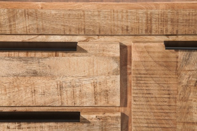 Bahut design industriel de couleur naturelle en bois massif à 2 portes et 3 tiroirs