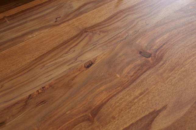 Table à manger de120cm en bois massif coloris naturel