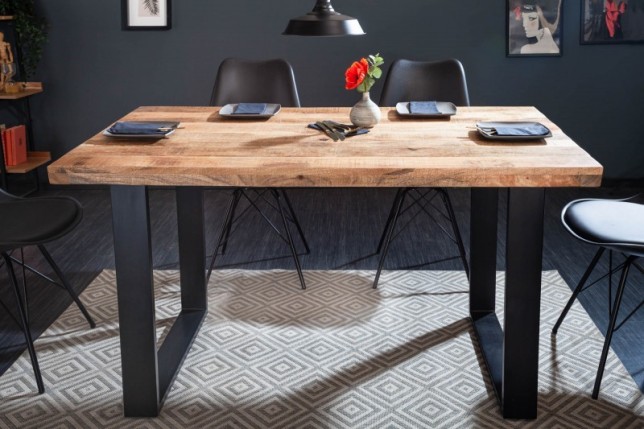 Table à manger de 140cm en bois massif coloris naturel